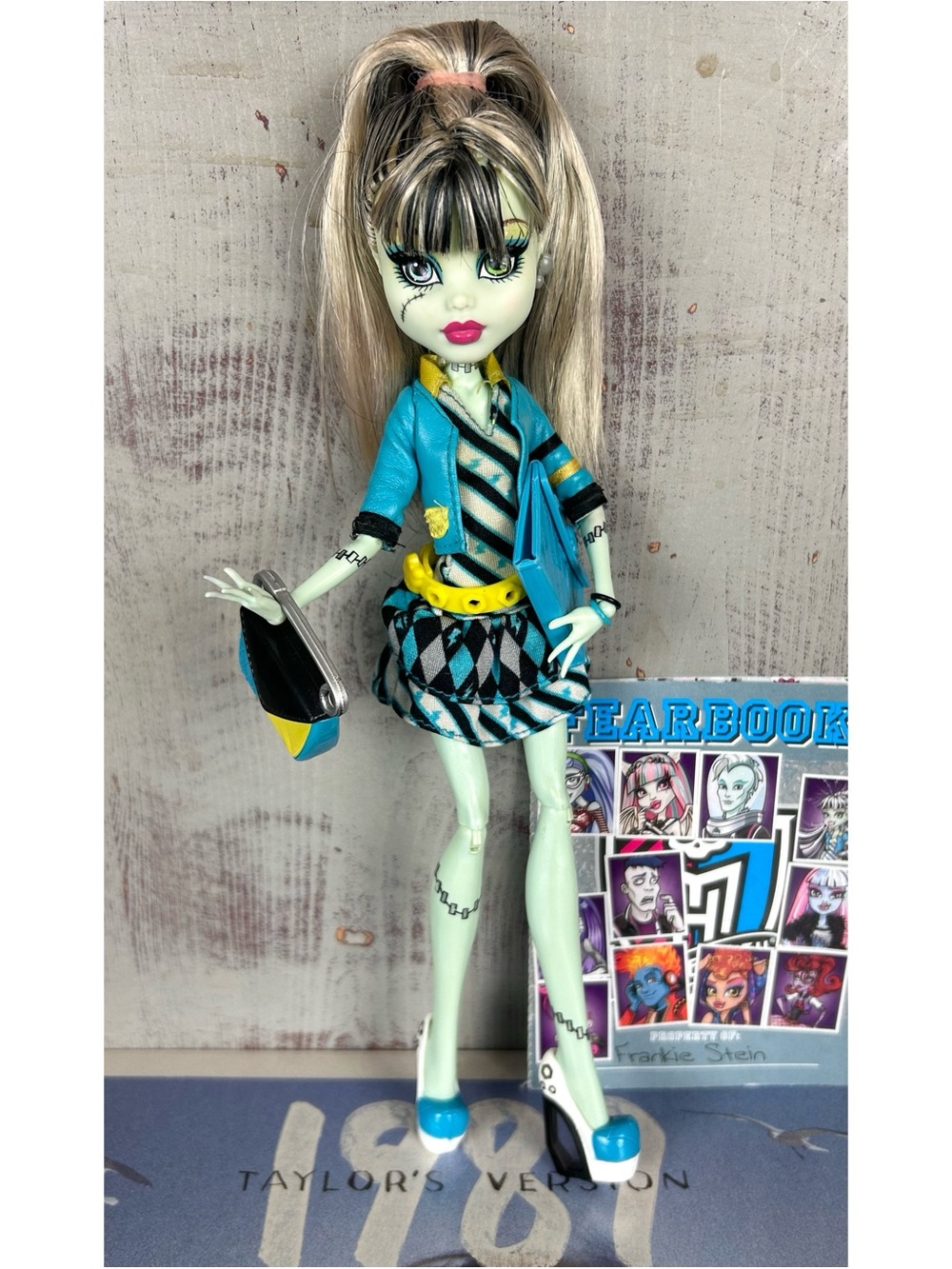 Monster High Frankie Stein Picture Day Doll Read